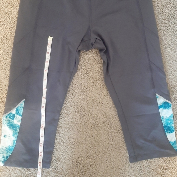 Forever 21 active crops - Picture 3 of 3